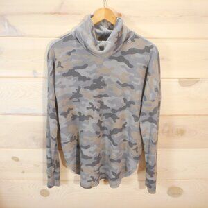 Michael Stars Women's size M Thermal Turtleneck Top Waffle Knit Gray Camo